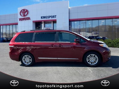 2014 Toyota Sienna XLE 8 Passenger