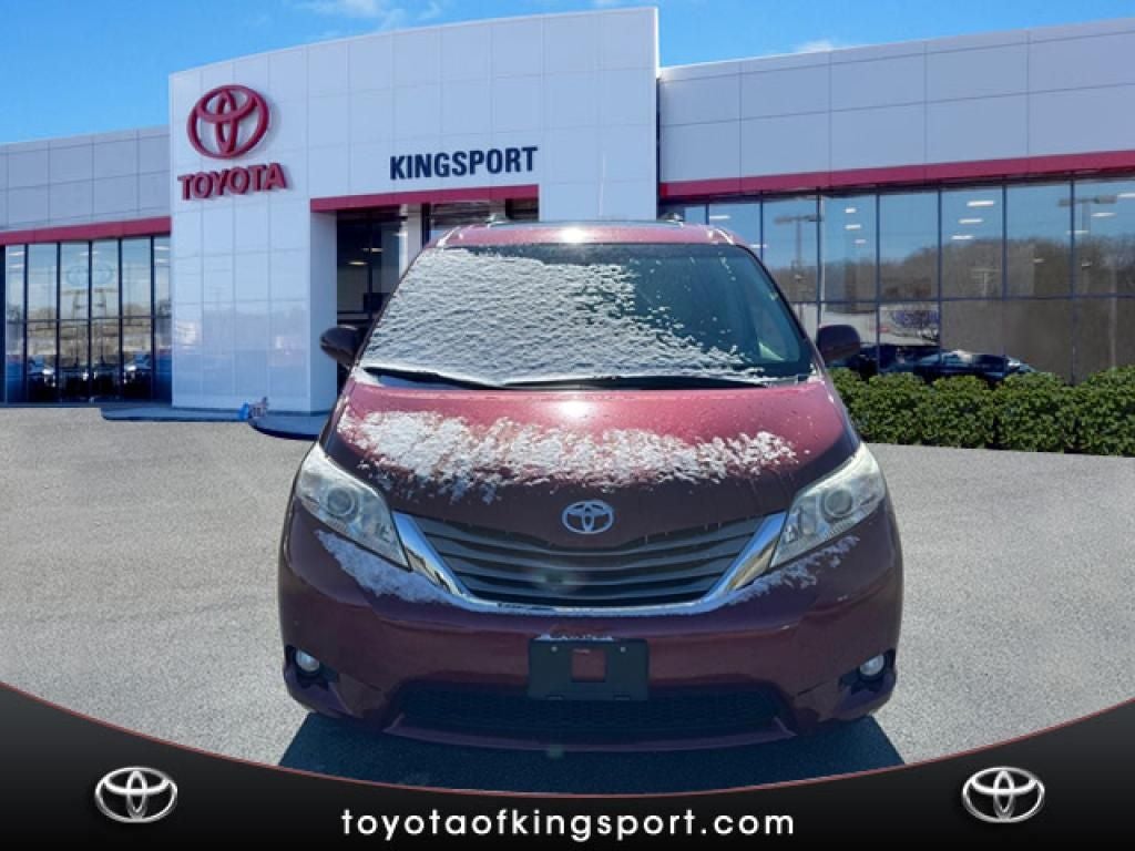 2014 Toyota Sienna XLE 8 Passenger
