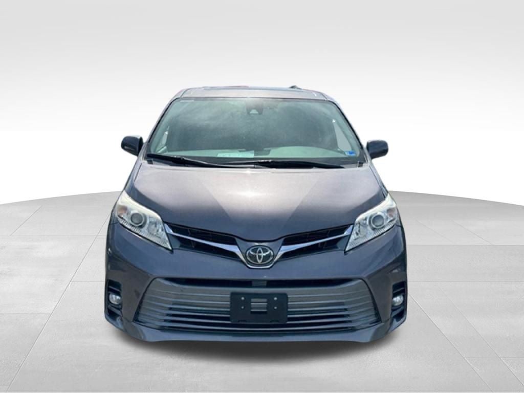 2019 Toyota Sienna XLE 8 Passenger