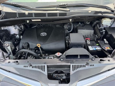 2019 Toyota Sienna XLE 8 Passenger