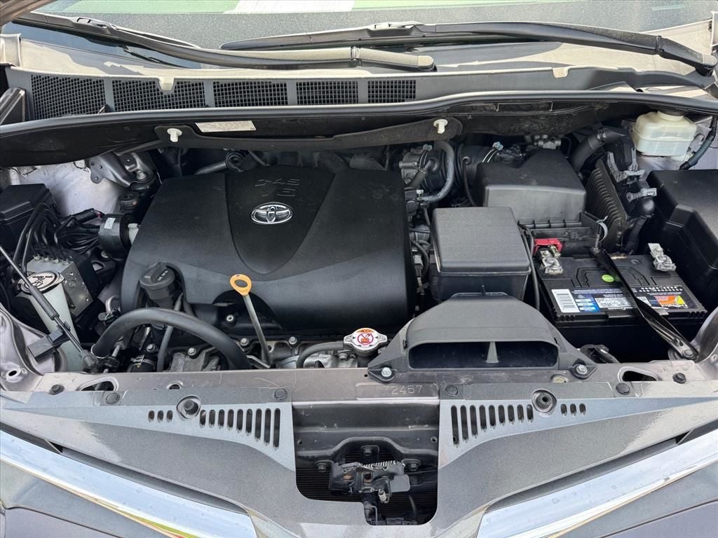 2019 Toyota Sienna XLE 8 Passenger