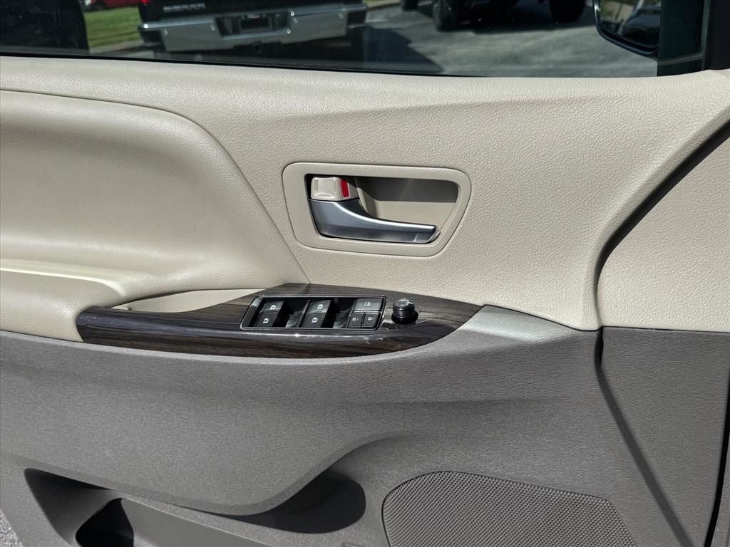 2019 Toyota Sienna XLE 8 Passenger