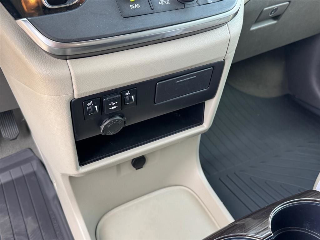 2019 Toyota Sienna XLE 8 Passenger
