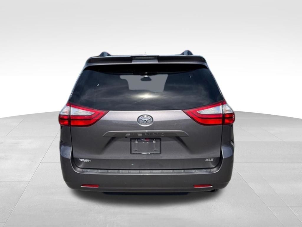 2019 Toyota Sienna XLE 8 Passenger