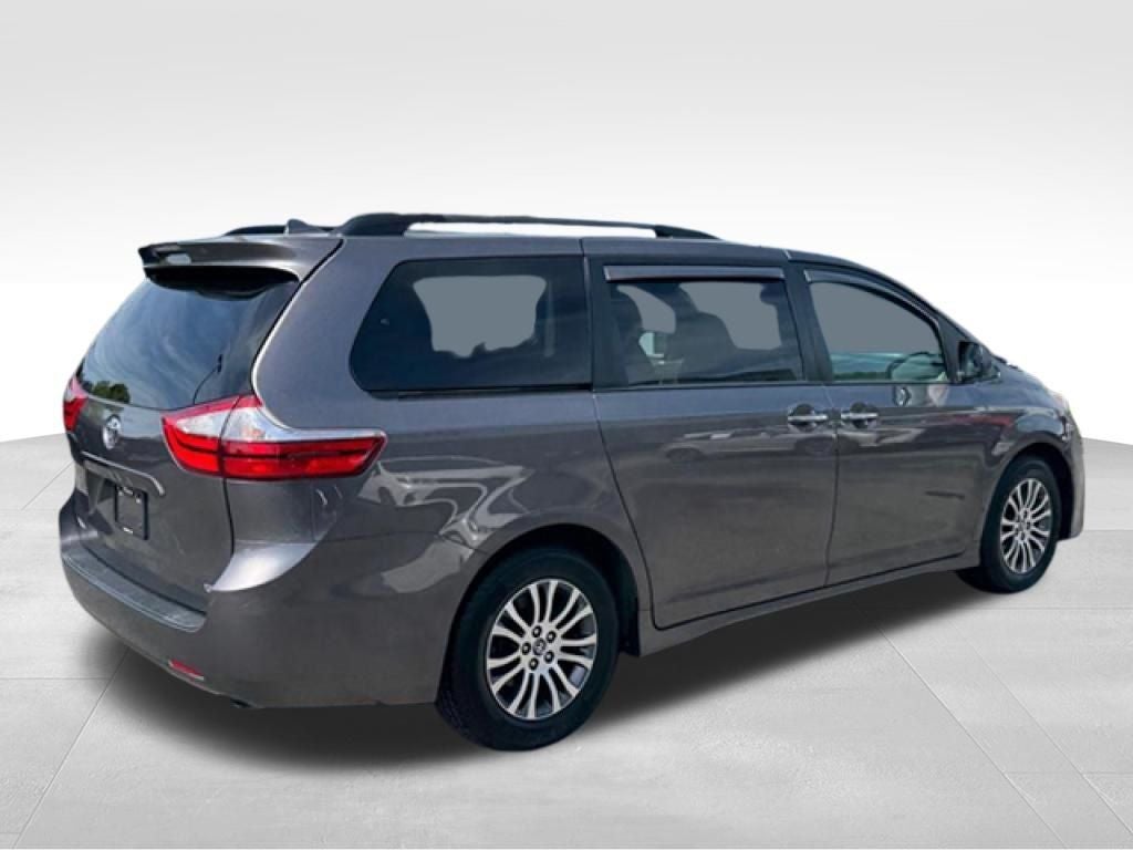 2019 Toyota Sienna XLE 8 Passenger
