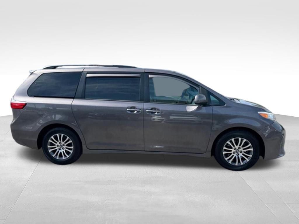 2019 Toyota Sienna XLE 8 Passenger