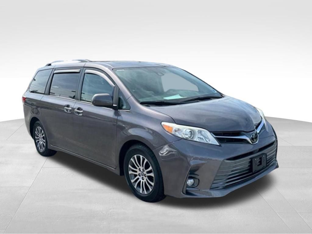 2019 Toyota Sienna XLE 8 Passenger