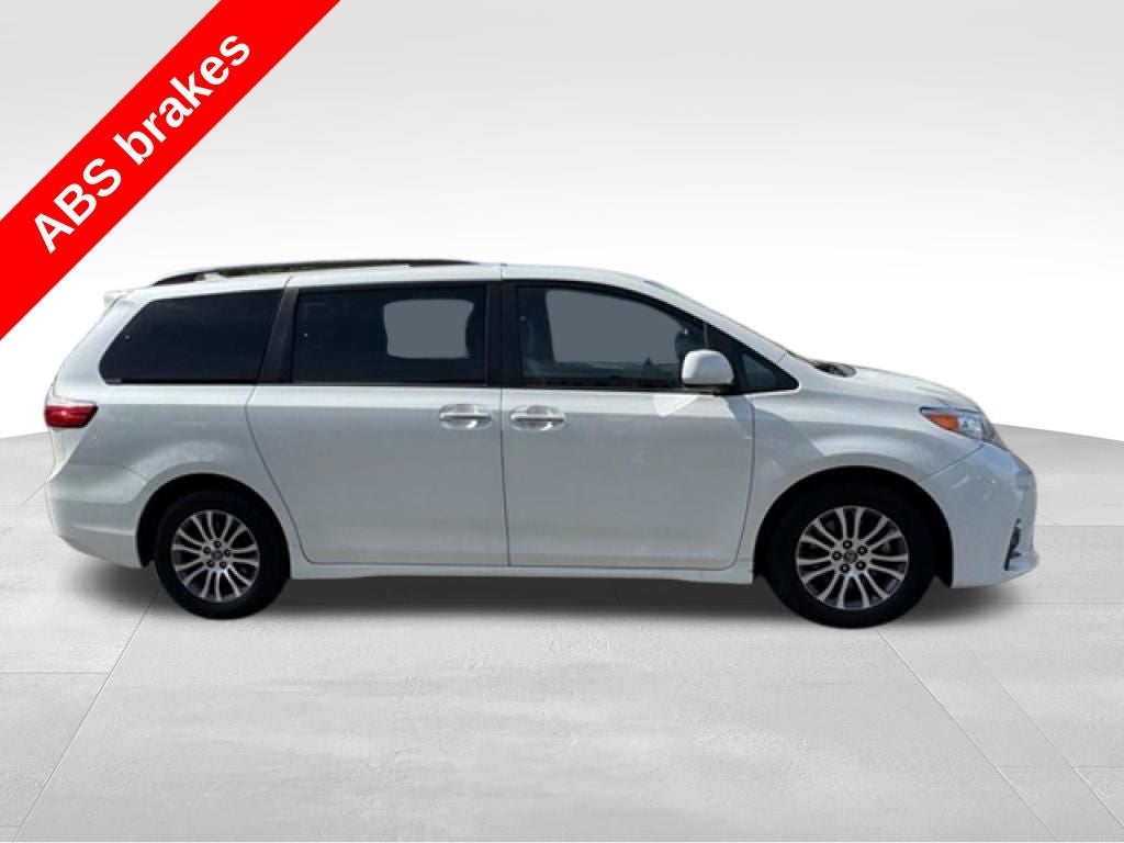 2019 Toyota Sienna XLE 8 Passenger