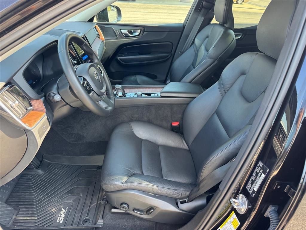 2024 Volvo XC60 B5 Plus Dark Theme