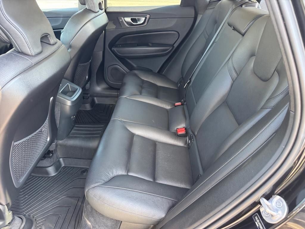 2024 Volvo XC60 B5 Plus Dark Theme