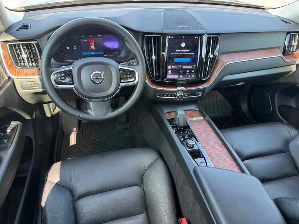 2024 Volvo XC60 B5 Plus Dark Theme