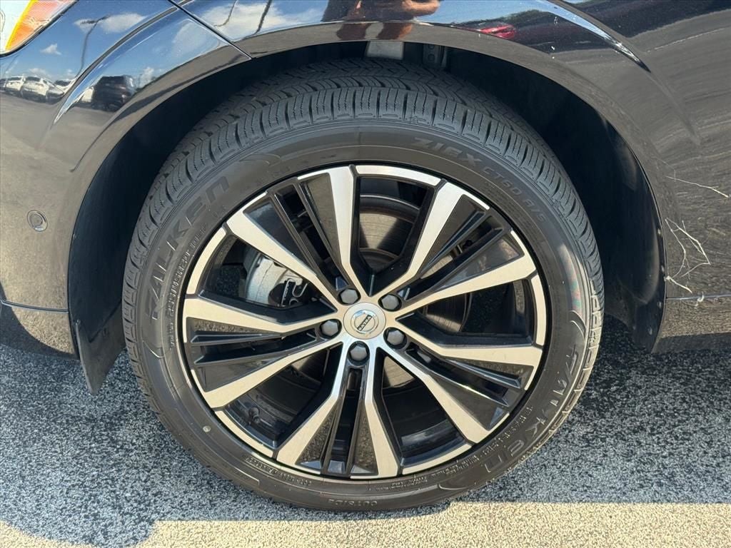 2024 Volvo XC60 B5 Plus Dark Theme