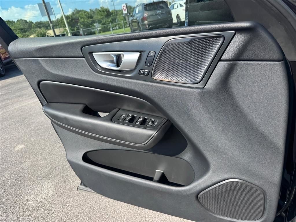 2024 Volvo XC60 B5 Plus Dark Theme