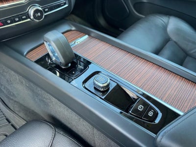 2024 Volvo XC60 B5 Plus Dark Theme