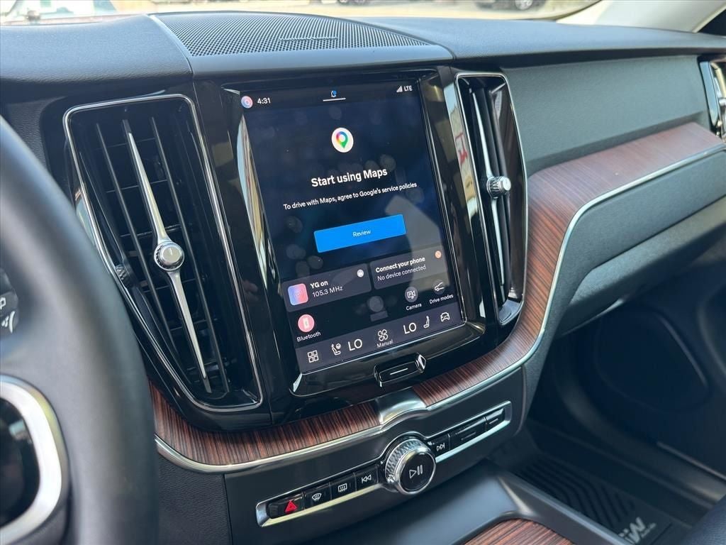 2024 Volvo XC60 B5 Plus Dark Theme
